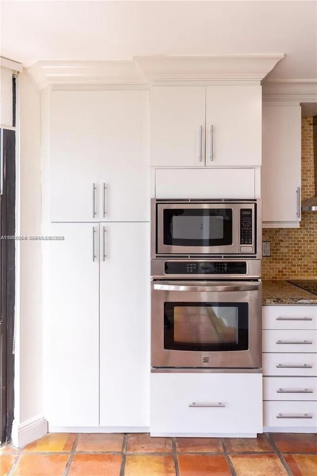 Building Photo - 6423 Collins Ave