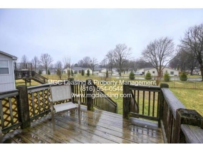 Building Photo - A Bright, Comfortable Split-Level Home in a Convenient Raymore Location - Available April 24