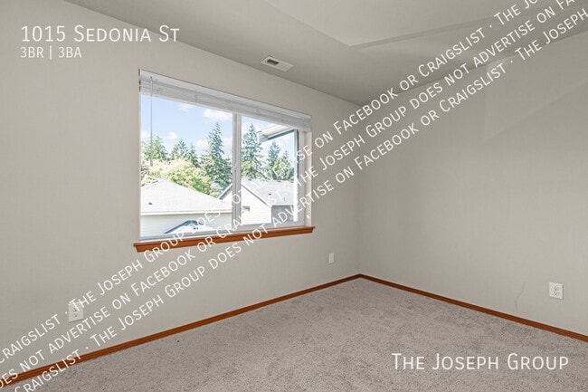 Building Photo - 1015 Sedonia St