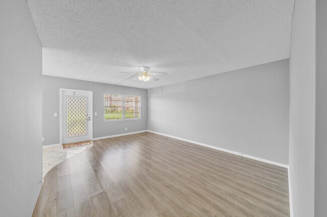 Building Photo - 308 Fanshaw H