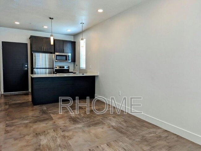 Building Photo - 965 S 200 W