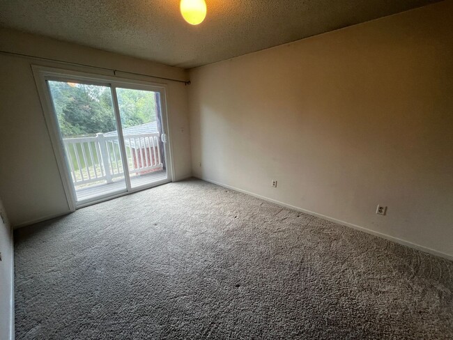 Building Photo - Beautiful 2BR 2 full bath condo in secured...