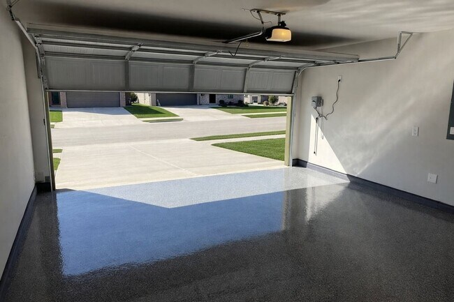 Building Photo - 3405 Tomahawk Dr