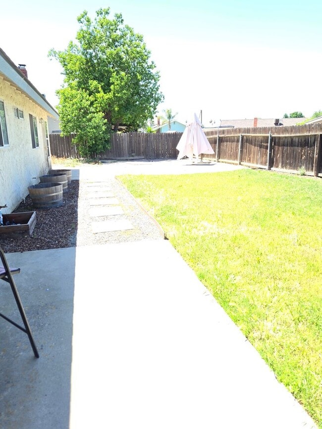 Building Photo - Three bedroom