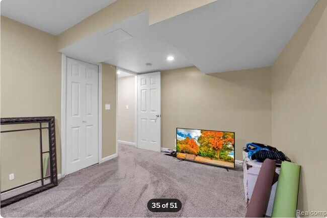 Building Photo - 47643 Ashford Dr S