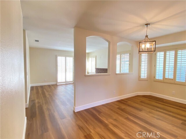 Building Photo - 1084 N Jacaranda Rd