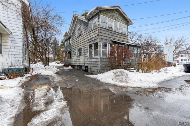 Building Photo - 104 Kincaid Ave