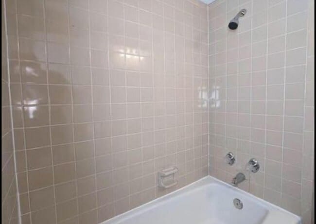 Building Photo - 413 Midland Dr