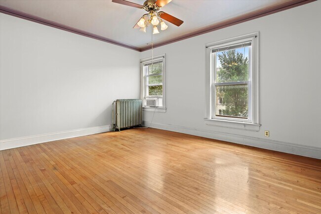 Building Photo - 2581 N Maryland Ave