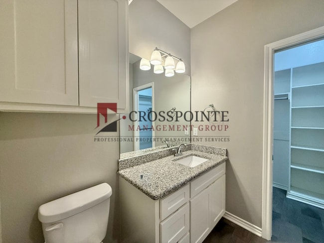 Building Photo - Tour Today! 2 bedroom 2 bathroom duplex in Tyler!
