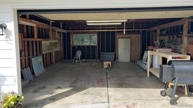 Building Photo - 48677 Sugarbush Rd