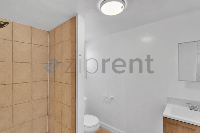 Building Photo - Unit