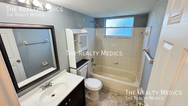 Building Photo - 2727 N Poinciana Blvd