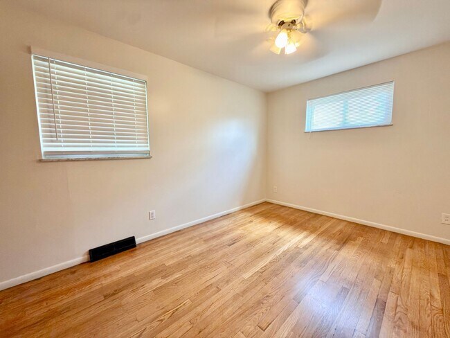 Building Photo - 7860 Sequoia Ct