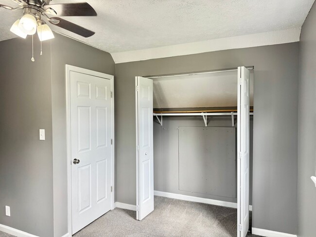 Building Photo - Three Bedroom Close to Ft. Campbell