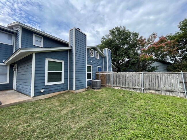 Building Photo - 8811 Cainwood Ln