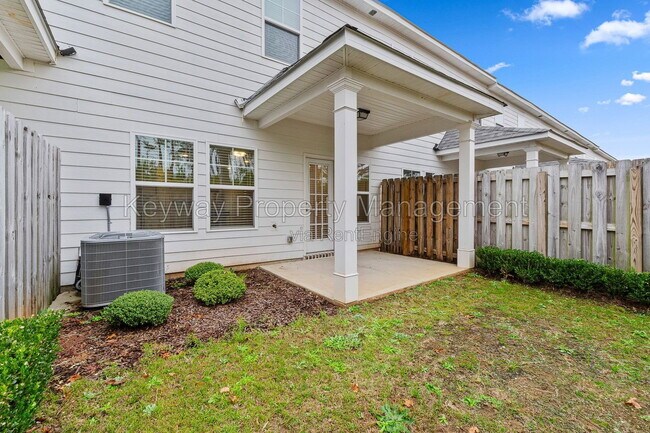 Building Photo - 315 Sumac Trail