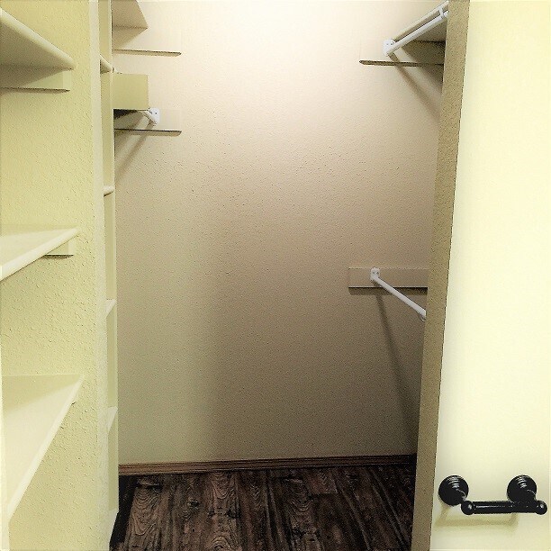 Building Photo - 210 S Slopeside Dr