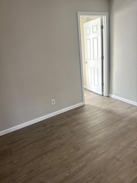 Building Photo - 1328 Juniper Dr