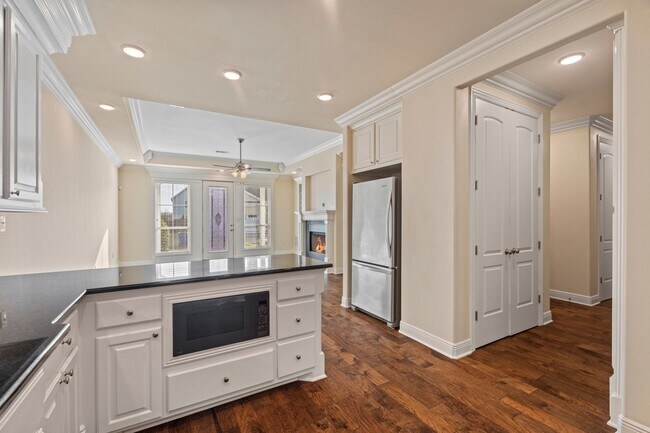 Building Photo - 17 Jeffrey Way