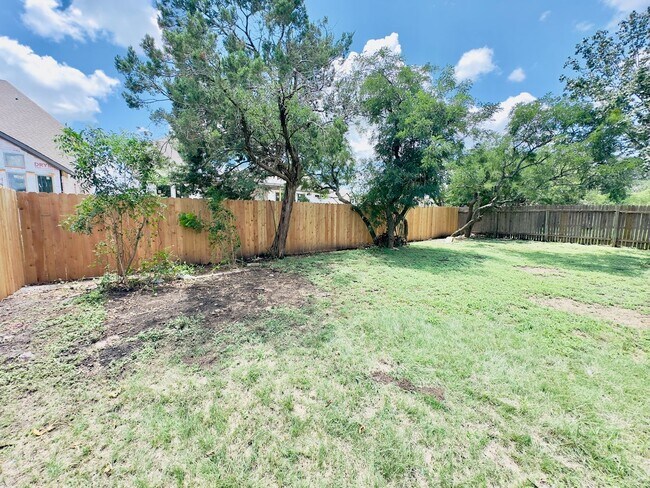 Building Photo - Spacious 4-Bedroom Home in Westwood – Lean...