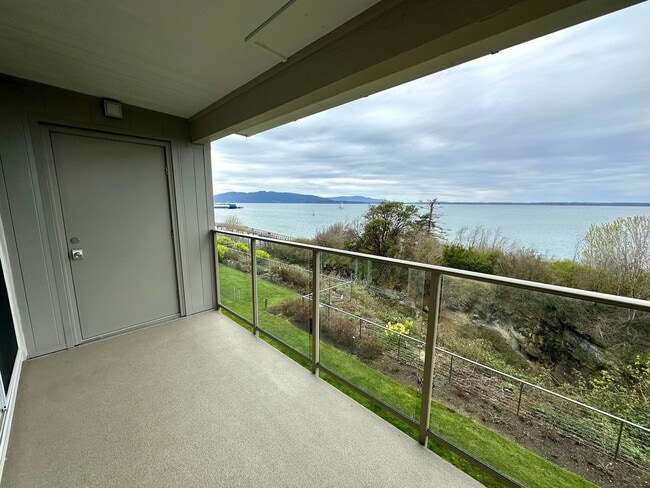 Building Photo - 600 S State St