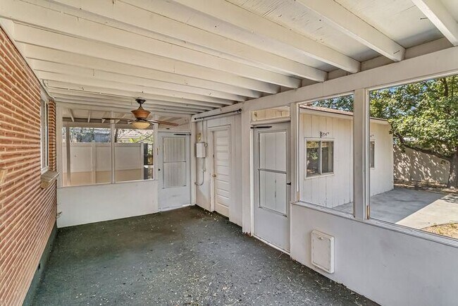 Building Photo - Charming 3-Bedroom Home Near CMU with Bonus Room