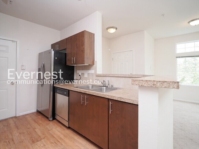 Building Photo - 2 Bed/2 Bath Condo with Garage / Vouchers Accepted / Available Now!