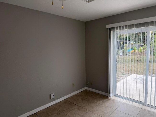 Building Photo - 125 SE Millwood Terrace