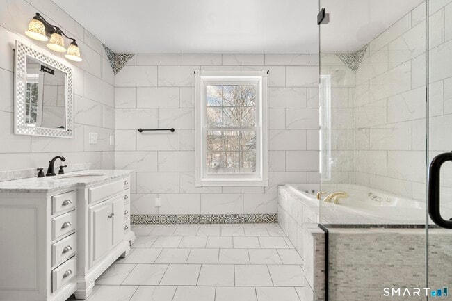 Building Photo - 242 Prospect St