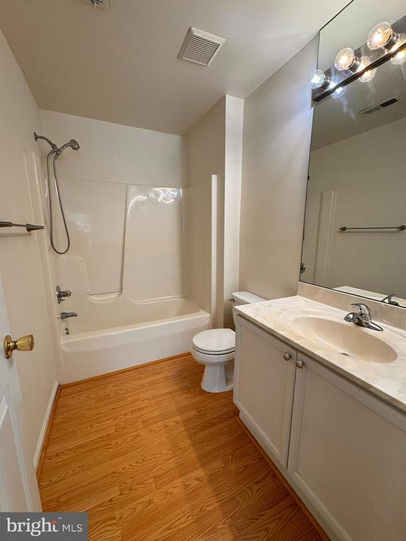 Building Photo - 8200 Blue Heron Dr