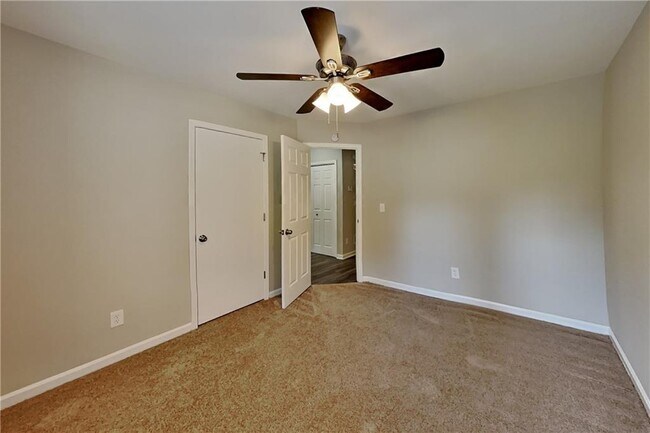 Building Photo - 603 Brolley Ct