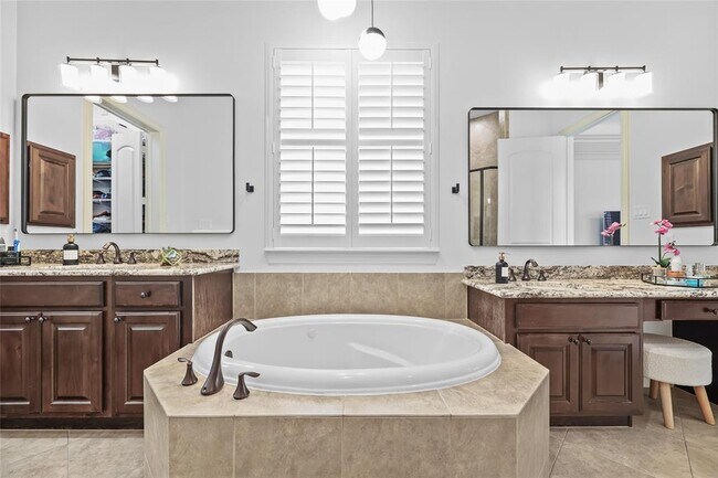 Building Photo - 5475 Harvest Oak Landing Dr