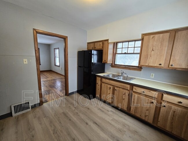 Building Photo - 401 Charles St