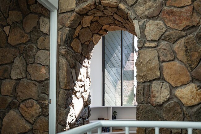 Building Photo - 4010 Clubhouse Dr