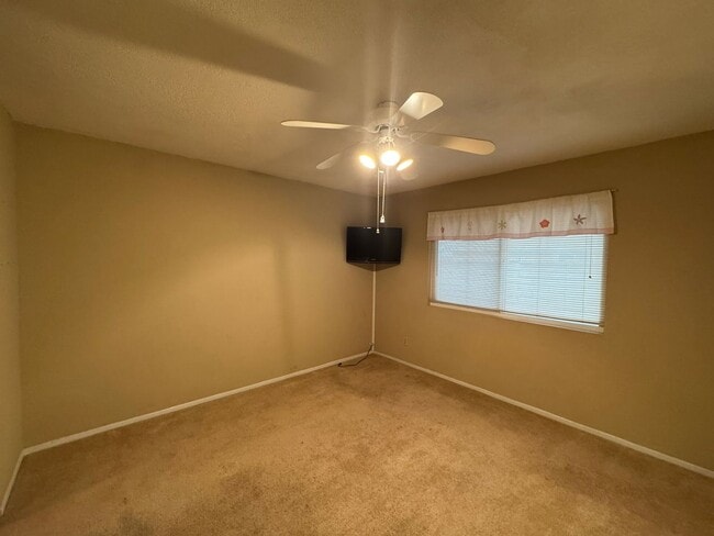 Building Photo - 3Br 3Ba House with Pool Across- RIVERFRONT with Balcony Observation Deck