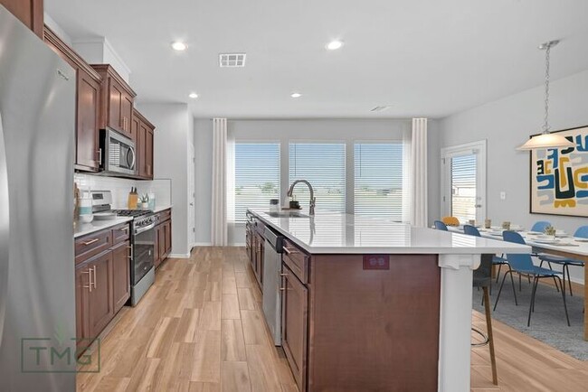 Building Photo - New Listing! Enclave at Parker Village!