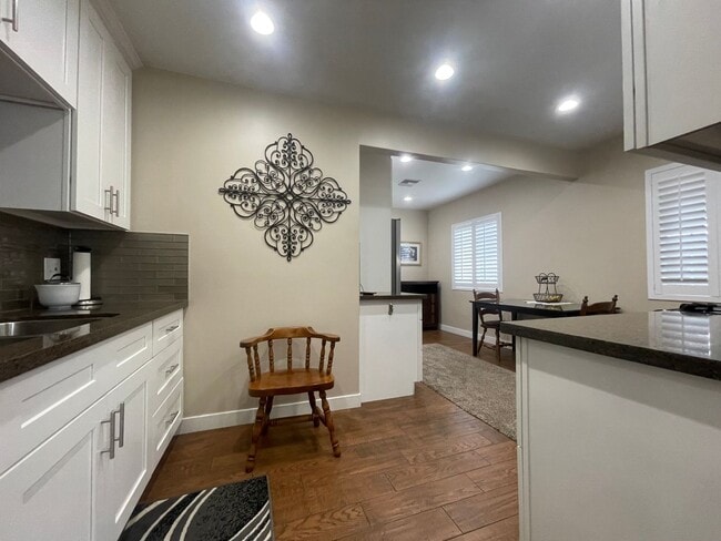 Building Photo - Beautifully Renovated 2-Bedroom Front Home...