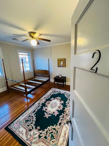 Building Photo - 1130 W Grace St