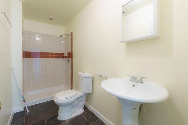 Building Photo - 505 E Applegate Dr