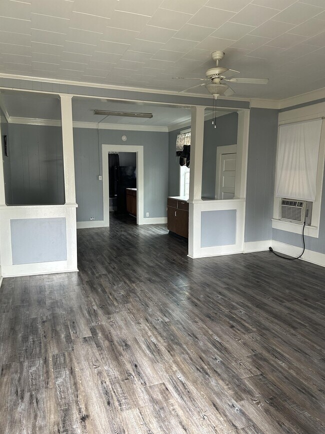 Building Photo - 212 S Bonner St