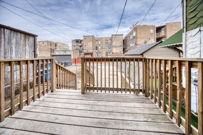 Building Photo - 2816 W Warren Blvd