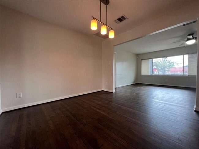Building Photo - 1428 W 43rd St