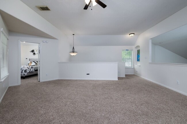 Building Photo - 19 Pine Dr