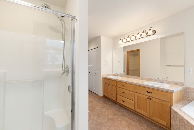 Building Photo - Well Maintained Bothell 4 Bedroom 2.5 Bath Home - Fantastic School District