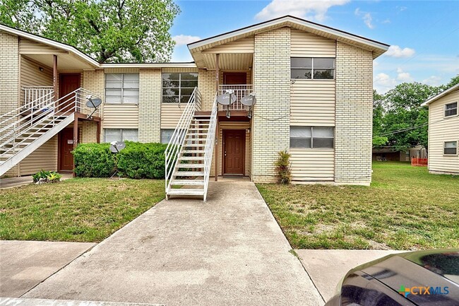 Primary Photo - 726 Old Martindale Rd
