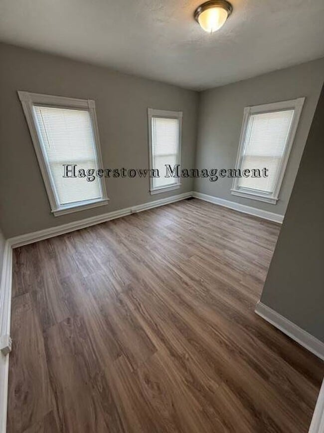 Building Photo - Duplex - South End