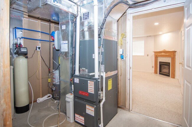 Building Photo - Gorgeous Bountiful Home w/ Solar & 3 Car Garage