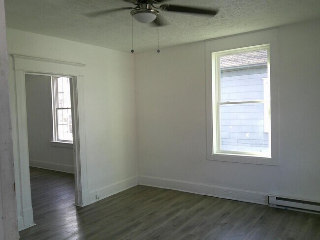 Building Photo - 944 W Central St