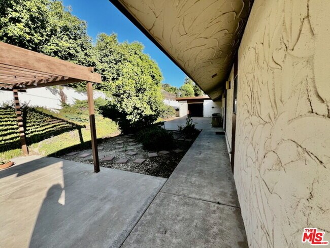 Building Photo - 1011 El Segundo Dr